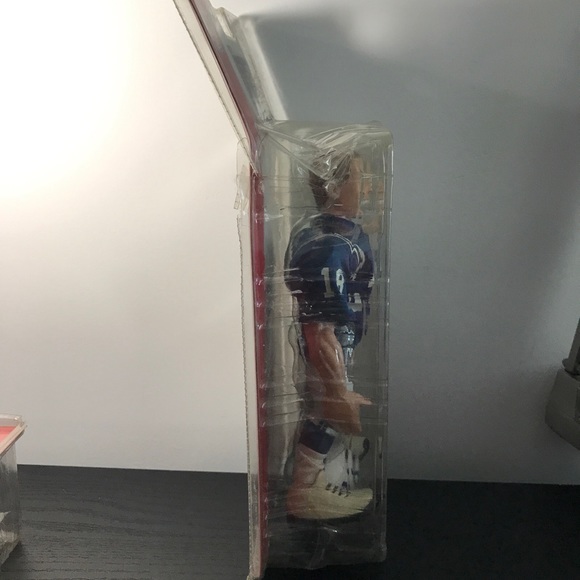 2005 NFL, Peyton Manning Indianapolis Colts #18 Football Action Figure. - Picture 8 of 11